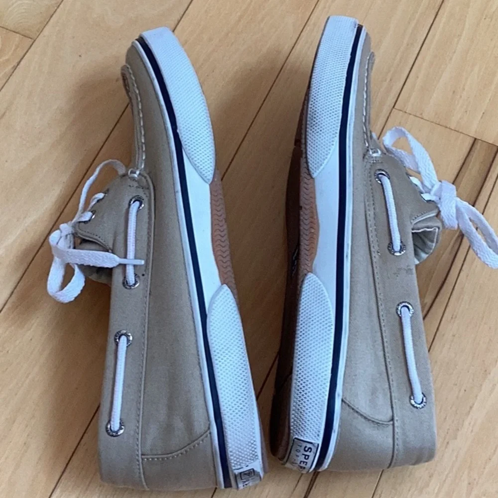 Sperry Top-Sider light khaki boat shoes. Men’s size 9